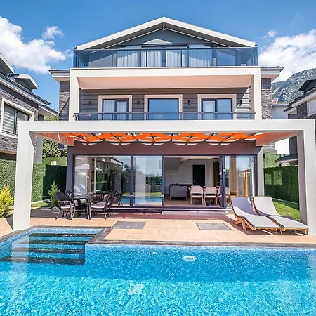 فيلة Luxurylifevillas 1-2-3-4 *