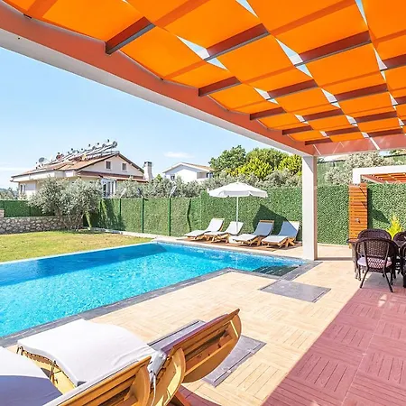 فيلة Luxurylifevillas 1-2-3-4 *